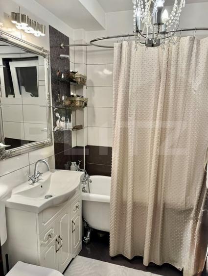 Penthouse cu 3 camere decomandat, mobilat în Central