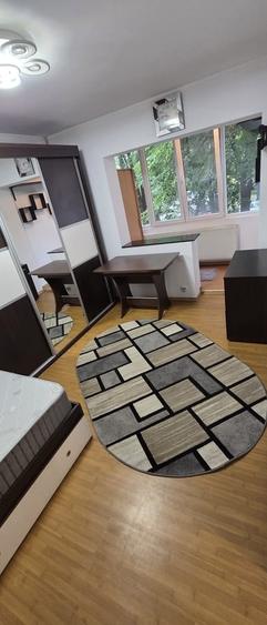 Apartament cu 2 camere decomandat în Apărătorii Patriei