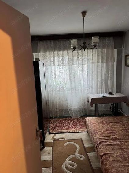 Apartament cu 3 camere decomandat, mobilat în Anda