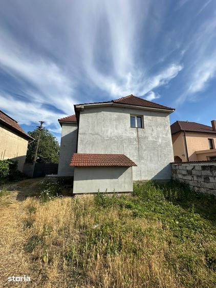 Casă cu 5 camere cu Teren 1000 Mp în Nojorid