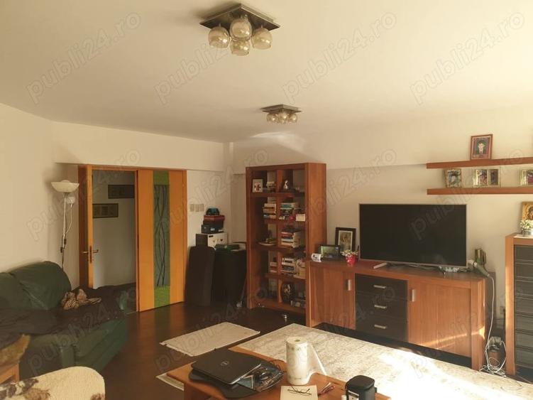 Apartament cu 4 camere decomandat în Oltenița