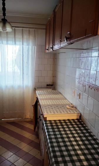 Apartament cu 3 camere semidecomandat în Unirii Nord