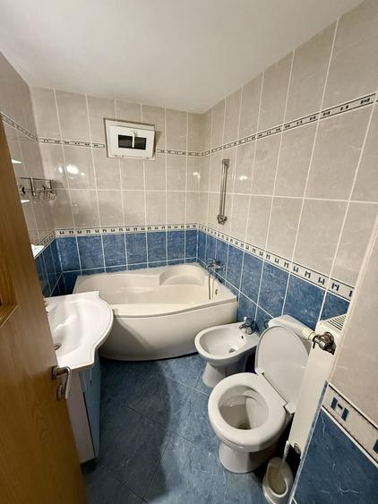 Apartament cu 3 camere decomandat în Micro 3
