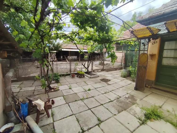 Casă cu 4 camere cu Teren 518 Mp în Pecica