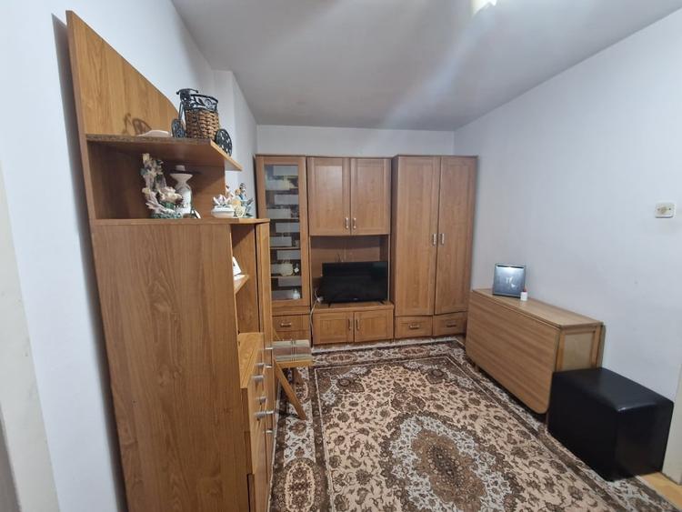 Apartament cu 2 camere semidecomandat, mobilat în Decebal