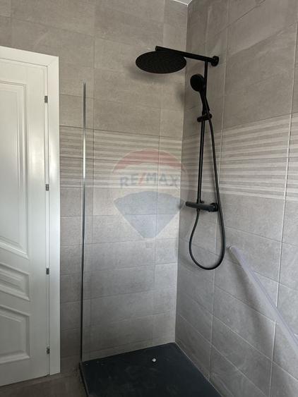 Casă individuală cu 5 camere cu Teren 1200 Mp în Rediu
