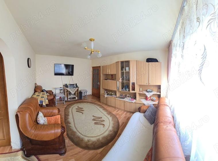 Apartament cu 3 camere semidecomandat în 9 Mai