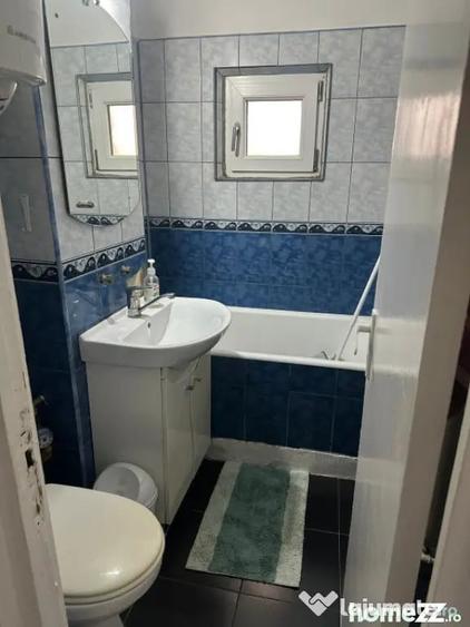 Apartament cu 3 camere semidecomandat în Calea București