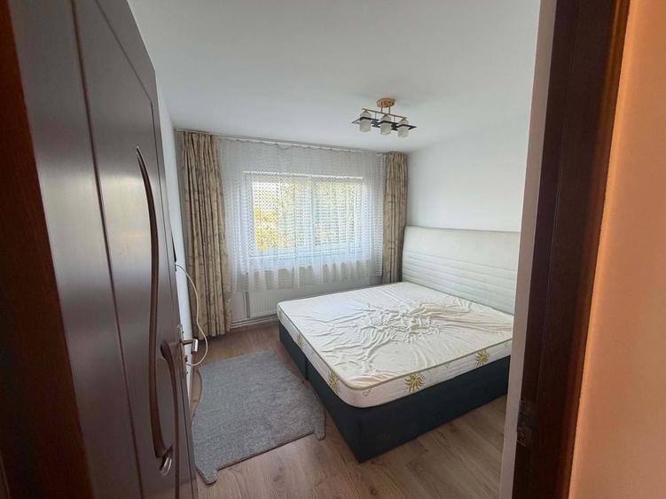 Apartament cu 3 camere decomandat în Exterior Vest