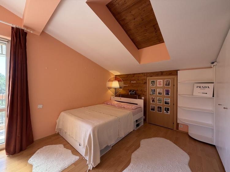 Casă individuală cu 8 camere cu Teren 1947 Mp în Corbeanca