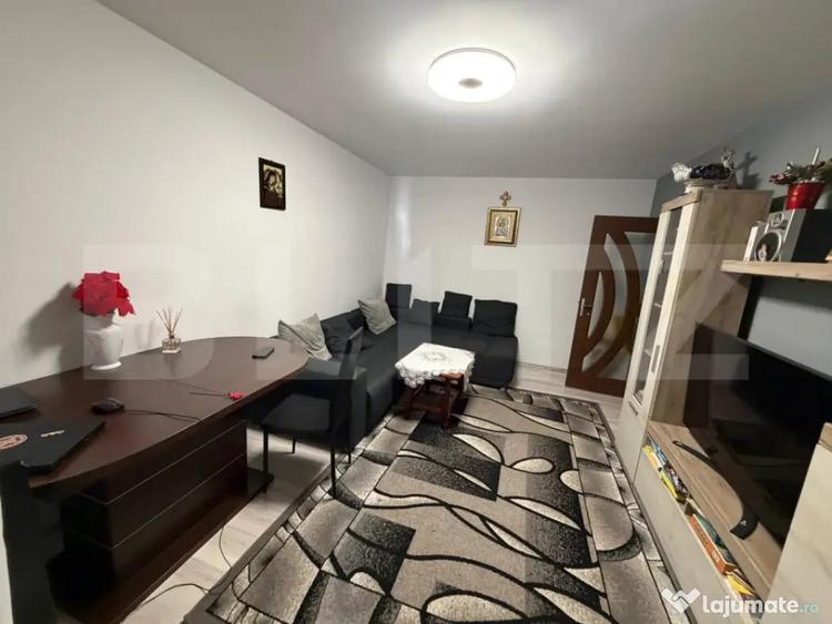 Apartament cu 3 camere decomandat în Cetate