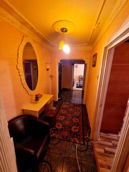 Apartament cu 3 camere decomandat în Km 4