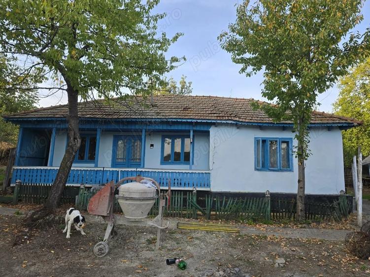 Casă cu 4 camere cu Teren 2400 Mp în Corbu