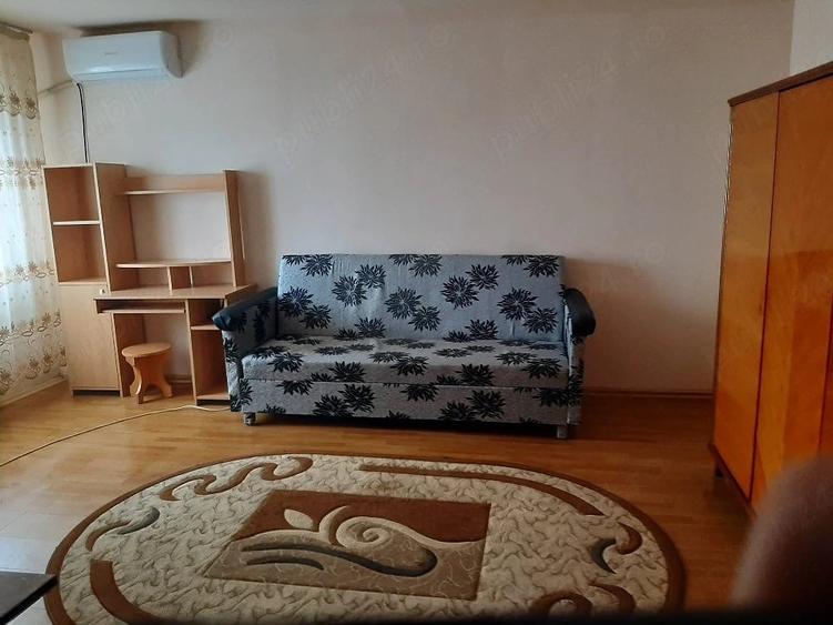 Garsonieră decomandată în Central