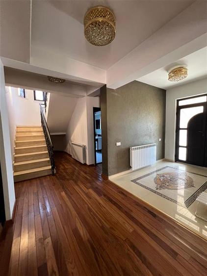 Casă cu 7 camere cu Teren 750 Mp în Vișan