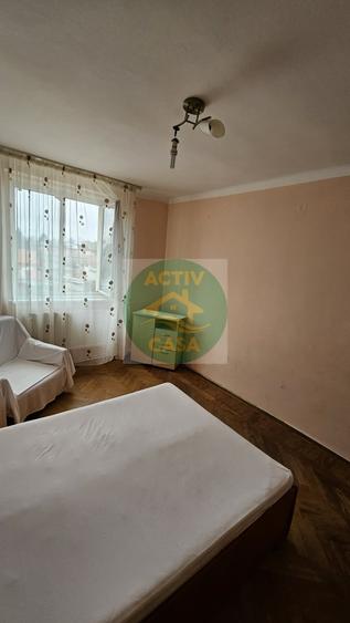 Apartament cu 2 camere decomandat în Roman