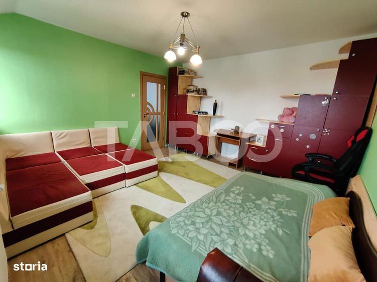 Apartament cu 4 camere decomandat, mobilat în Mihai Viteazul