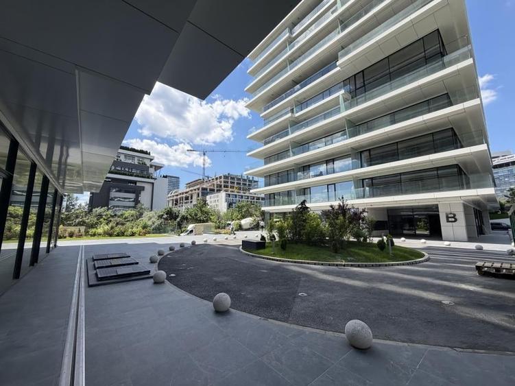 Apartament cu 4 camere decomandat în Floreasca