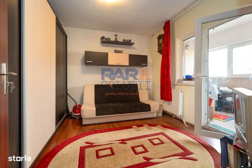 Apartament cu 3 camere decomandat în Horia