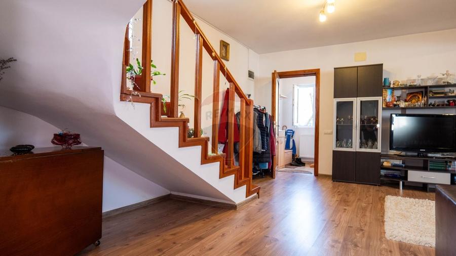 Casă cu 5 camere cu Teren 488 Mp în Bâcu