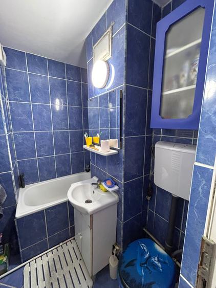 Apartament cu 3 camere semidecomandat în Viziru 1