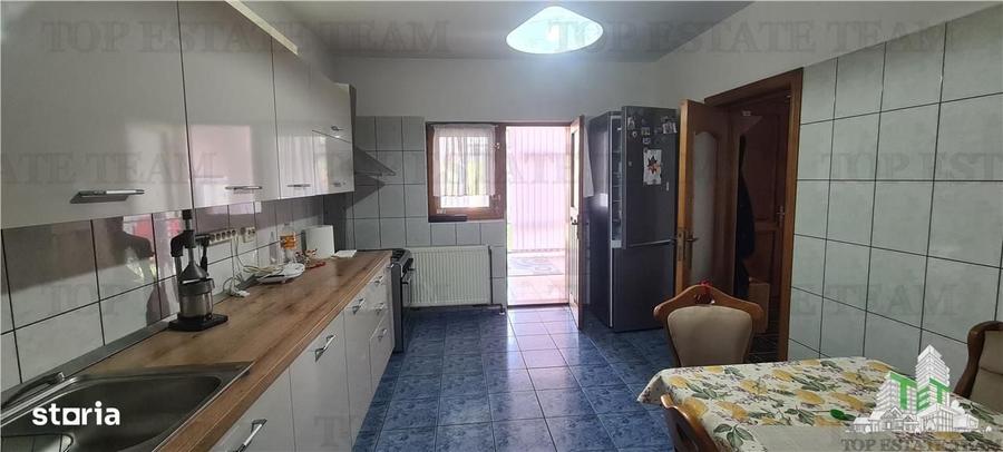 Casă cu 4 camere decomandat în Bucureștii Noi