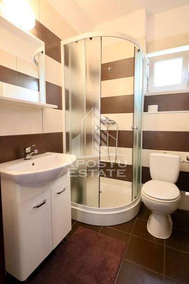 Apartament cu 3 camere semidecomandat, mobilat în Subcetate