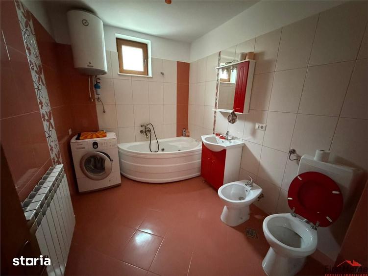 Casă cu 6 camere cu Teren 1012 Mp în Vânători