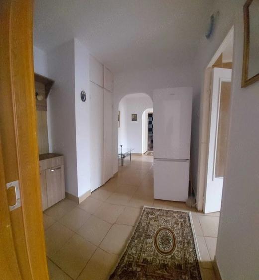 Apartament cu 3 camere decomandat în Micro 21