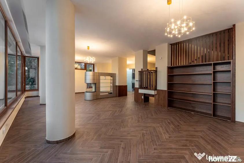 Casă cu 7 camere cu Teren 1182 Mp în Mogoșoaia
