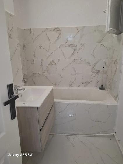 Apartament cu 3 camere decomandat în Alexandriei