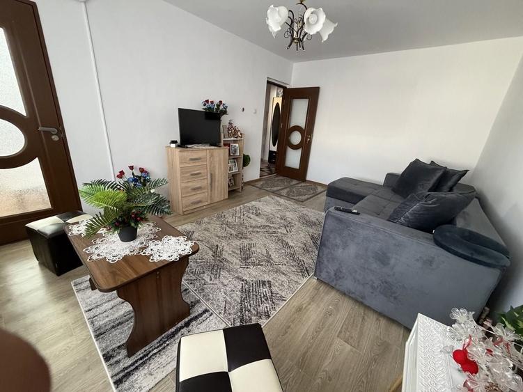 Apartament cu 2 camere decomandat, mobilat în Radu Negru