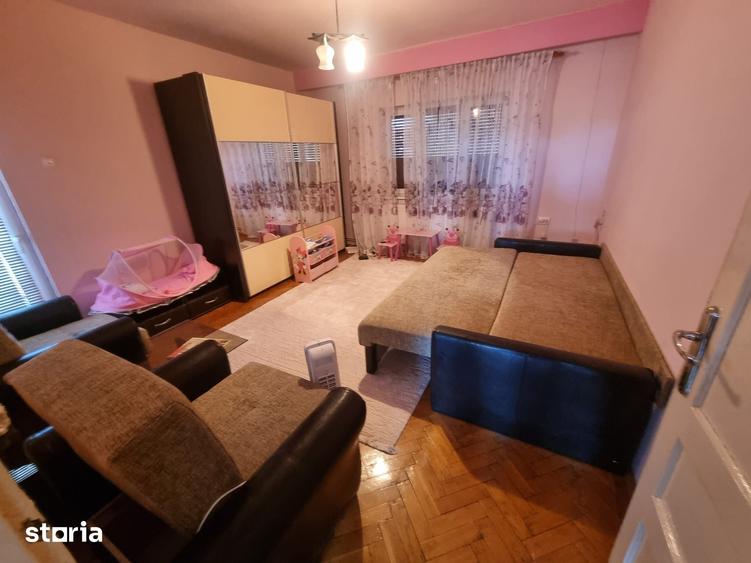 Casă cu 7 camere decomandat cu Teren 767 Mp în Ultracentral