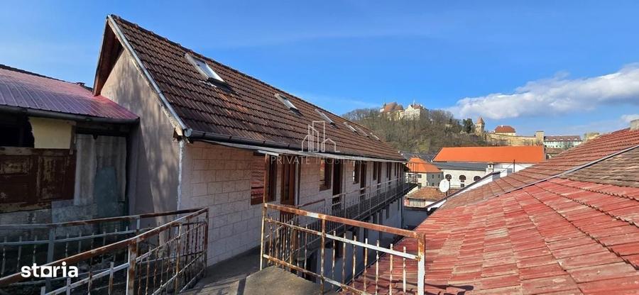 Casă cu 4 camere decomandat în Angofa