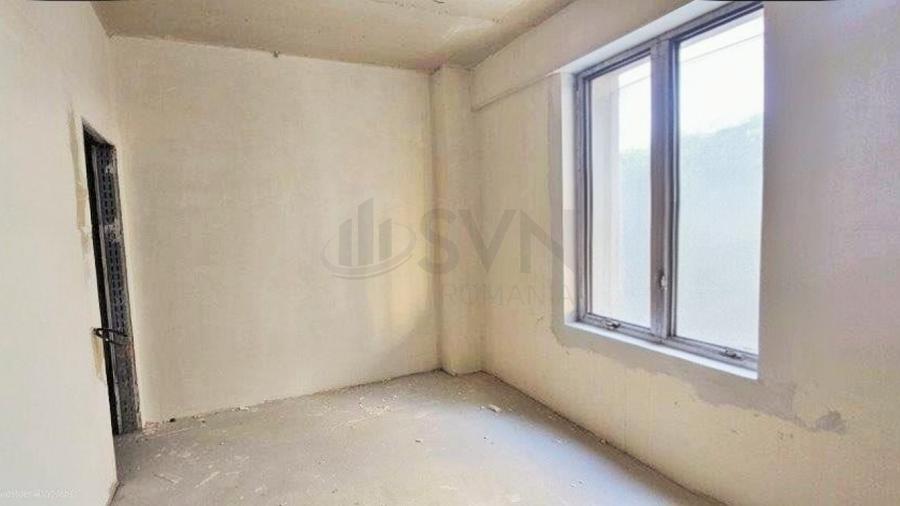 Apartament cu 4 camere semidecomandat în Mihai Bravu