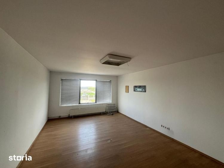 Spațiu comercial, de 564 mp, în Cârcea