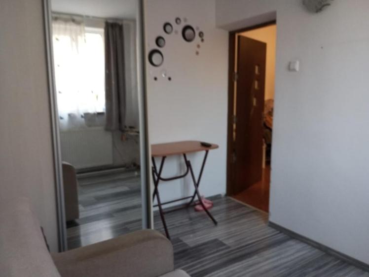 Apartament cu 3 camere semidecomandat, mobilat în Ferentari
