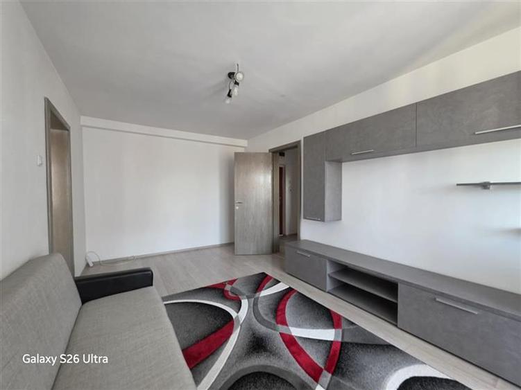 Apartament cu 2 camere semidecomandat în 13 Decembrie
