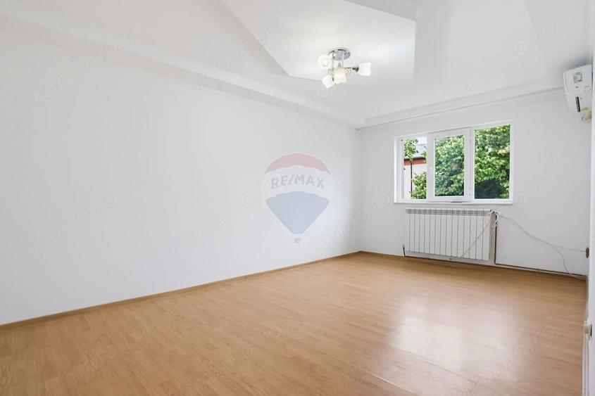 Apartament cu 3 camere decomandat în Spital