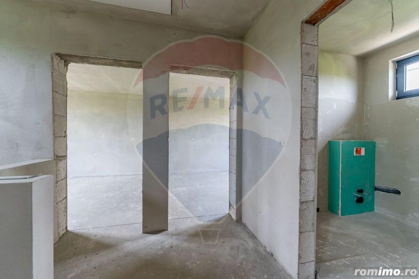 Apartament cu 4 camere decomandat în Pârneava