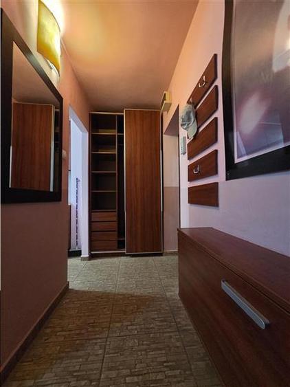 Garsoniera spatioasa de inchiriat str. De Mijloc - 9