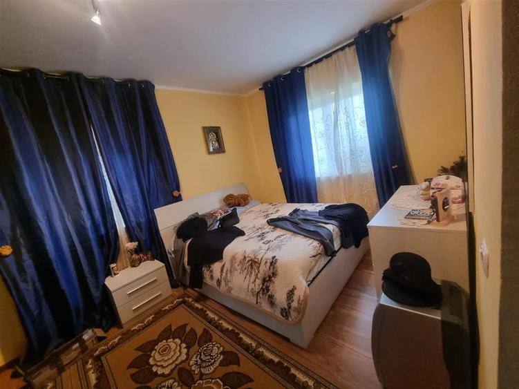 Casă individuală cu 4 camere cu Canalizare în Central
