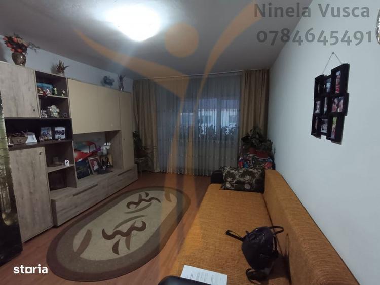 Apartament cu 3 camere decomandat, mobilat în Micro 11