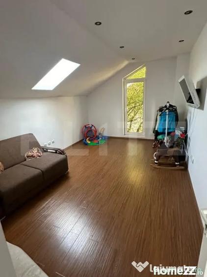 Casă cu 4 camere cu Teren 3400 Mp în Central