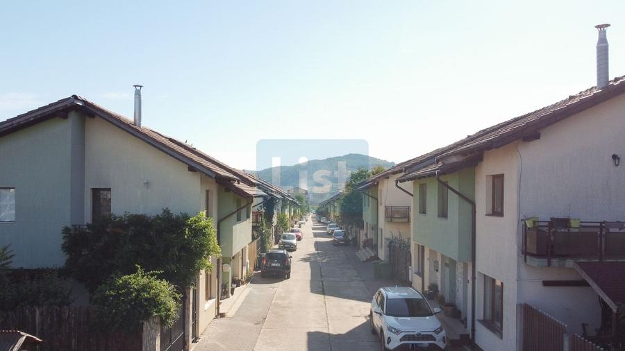 Duplex cu 4 camere cu Canalizare în Florești