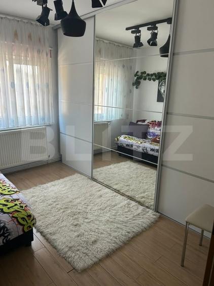 Apartament cu 4 camere decomandat, mobilat în Central