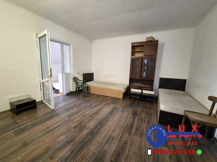 Casă cu 6 camere cu Teren 350 Mp în Babadag