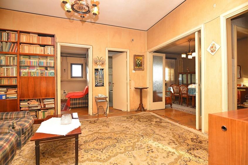 Apartament cu 4 camere semidecomandat în Calea Călărașilor