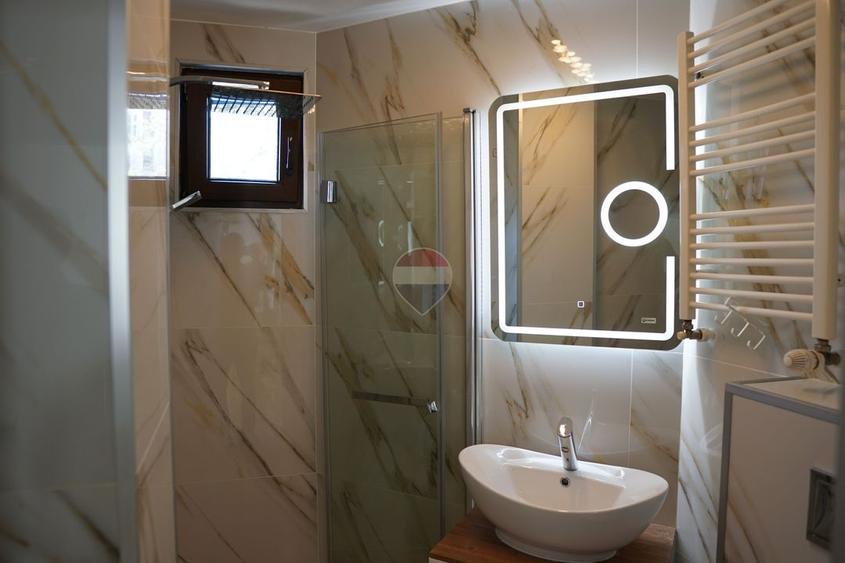 Apartament cu 3 camere decomandat, mobilat în Calea Victoriei
