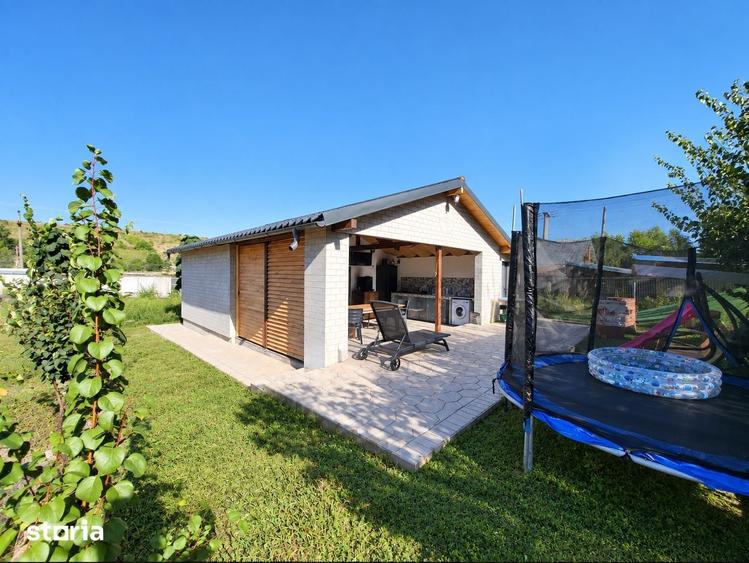Casă cu 2 camere cu Teren 950 Mp în Vânători